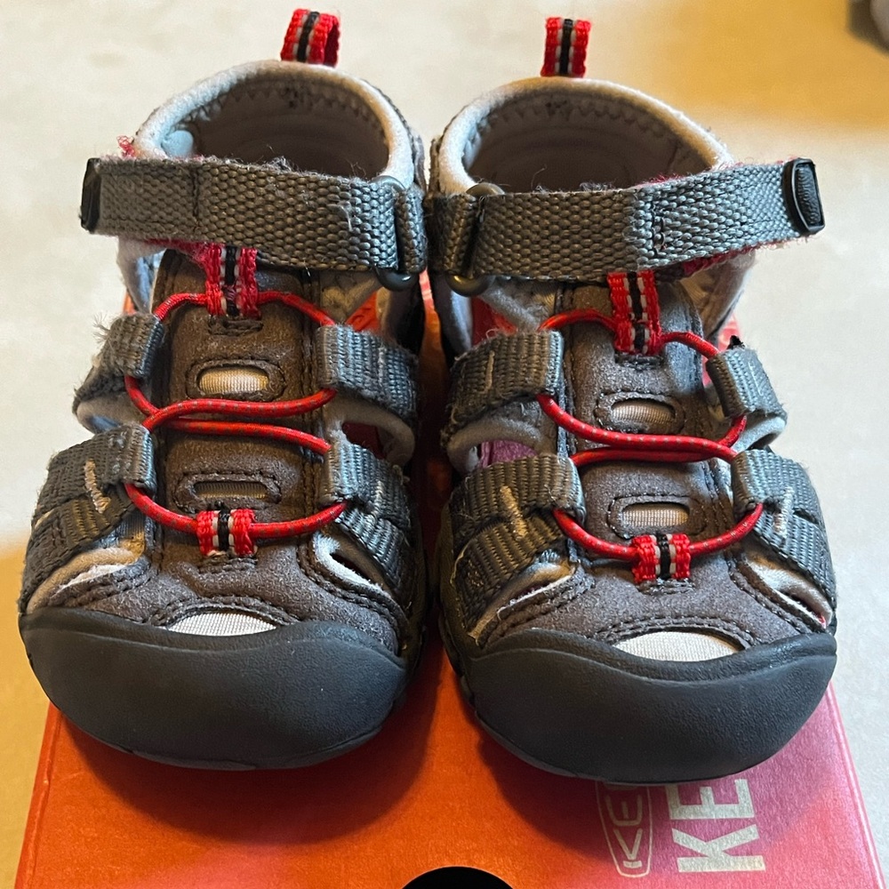 Toddler gray/red Keen sandals, size 6. GUC